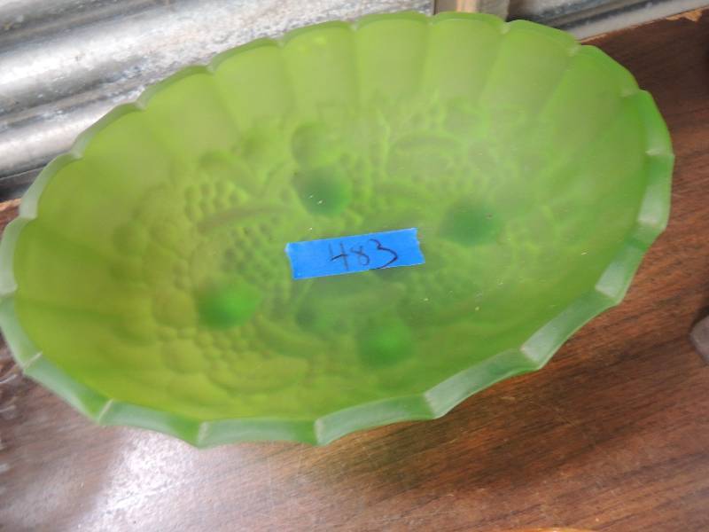 lot 483 image: green glass fruitbowl and carnival glass fruit bowl