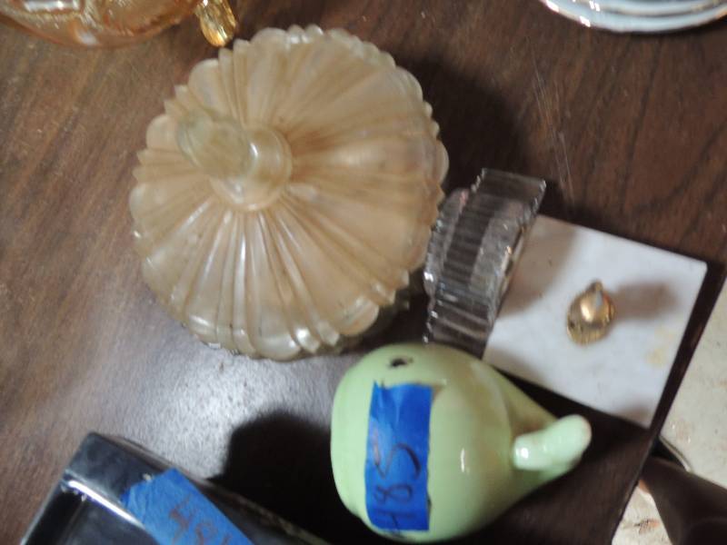 lot 485 image: Glass canister with powder puff