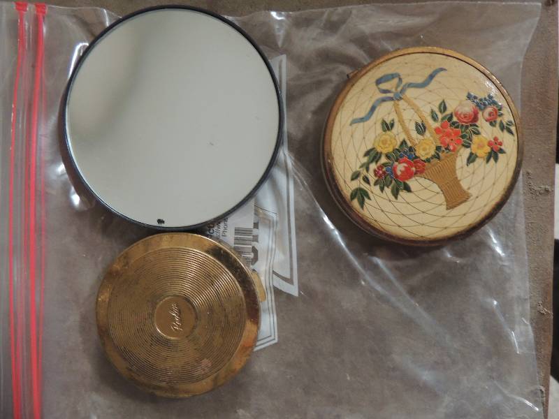 lot 184 image: Vintage COMPACT Makeup mirrorS