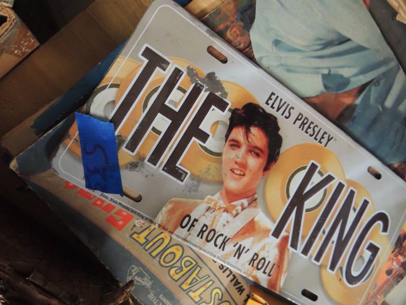 lot 533 image: Elvis licenseplate and records