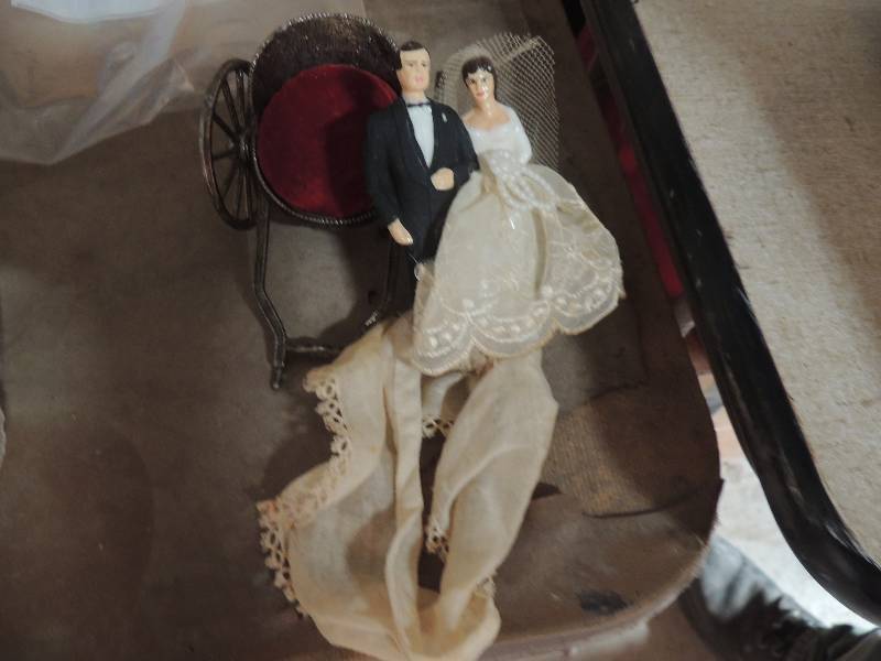 lot 185 image: Carriage Pin cushion with  Bride and groom