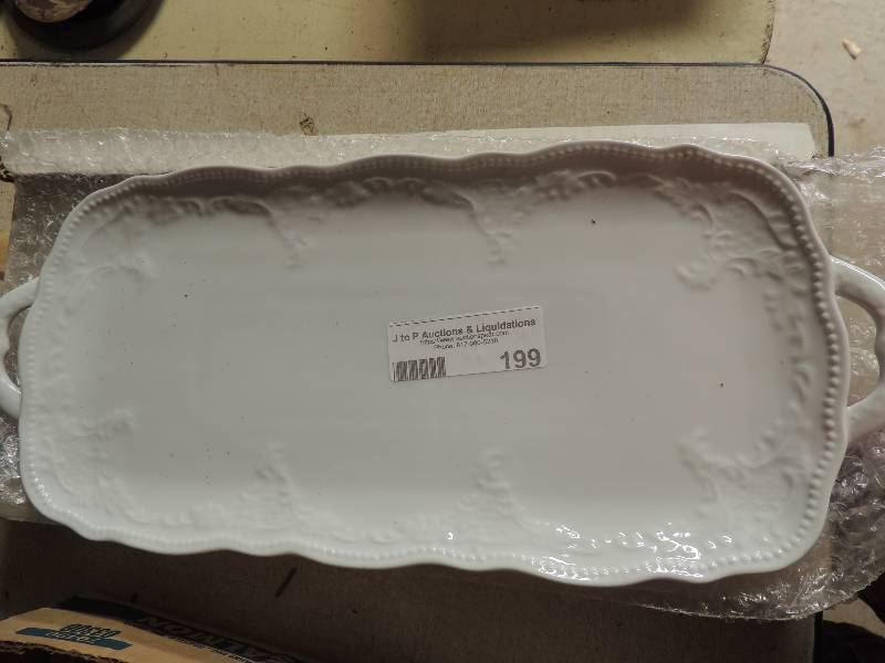 lot 199 image: Porcelain serving tray  in box