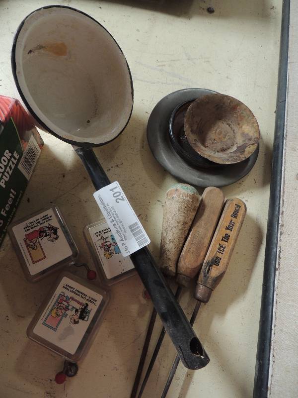 lot 201 image: ICE PICKS X 3 MUSIC BOXES (SMALL)X 3  POT DIPPER