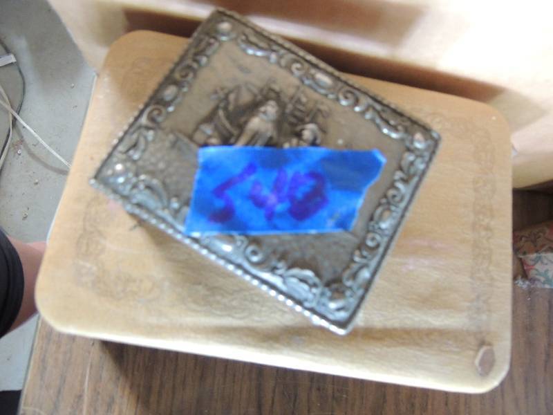 lot 548 image: Trinket box, american eagle tin 2 way ten buck knives and Hoyt buck ten can