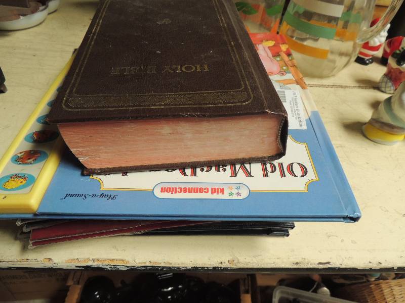 lot 206 image: KIDS CONNECTION BOOK,  3 PHOTO ALBUMS