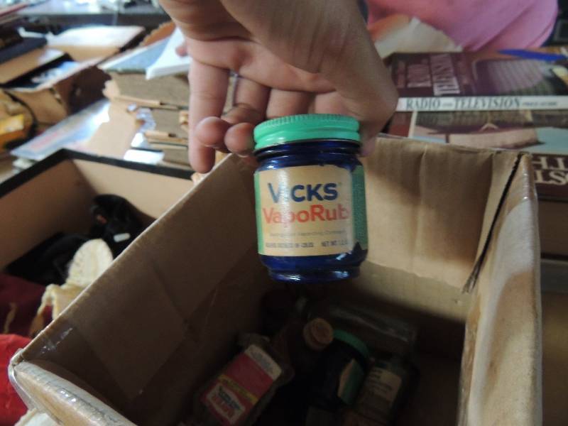lot 556 image: Vintage bottles of VICKS VAPO Rub, Bayer childrens and Listerine