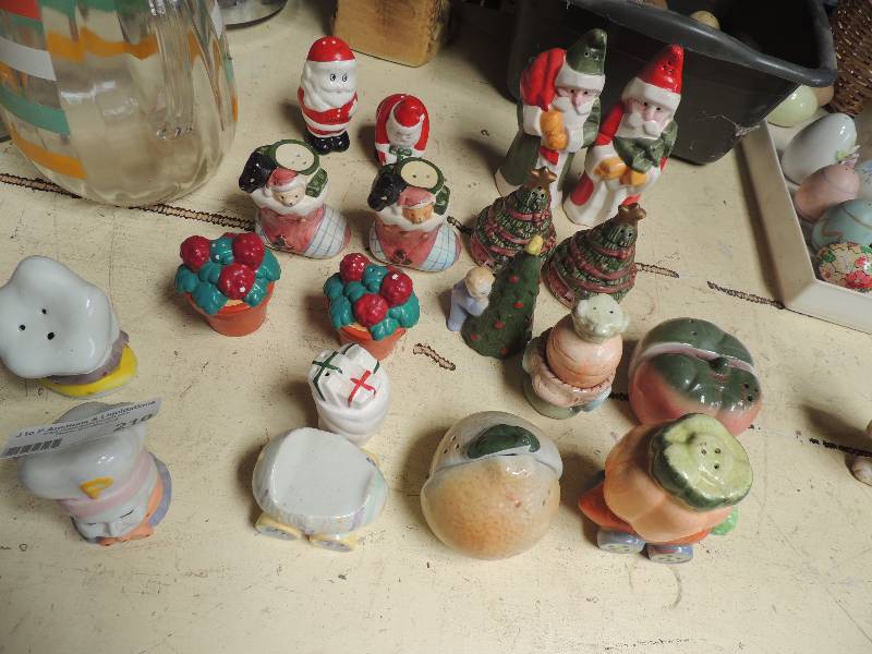 lot 210 image: 9 matching salt and pepper shakers