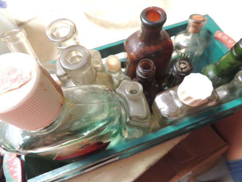lot 220 image: Lot of Liquor bottles