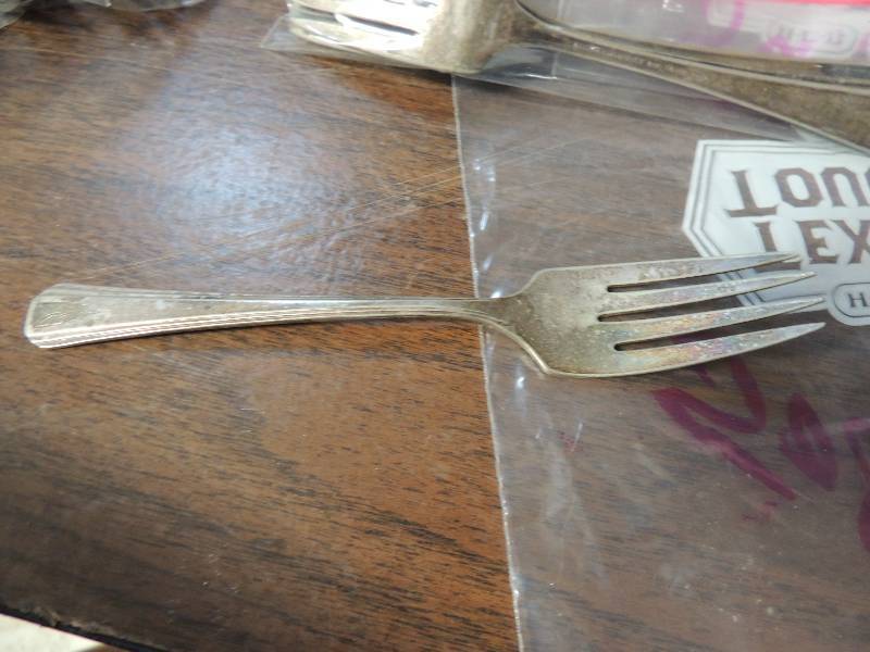 lot 506 image: Silverware- Qty. 5 Oneida