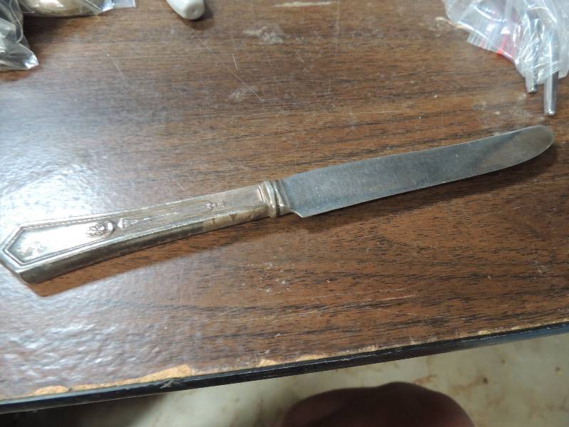 lot 514 image: Qty. 9  KNIVES - CAMBRIDGE AND UNKNOWN