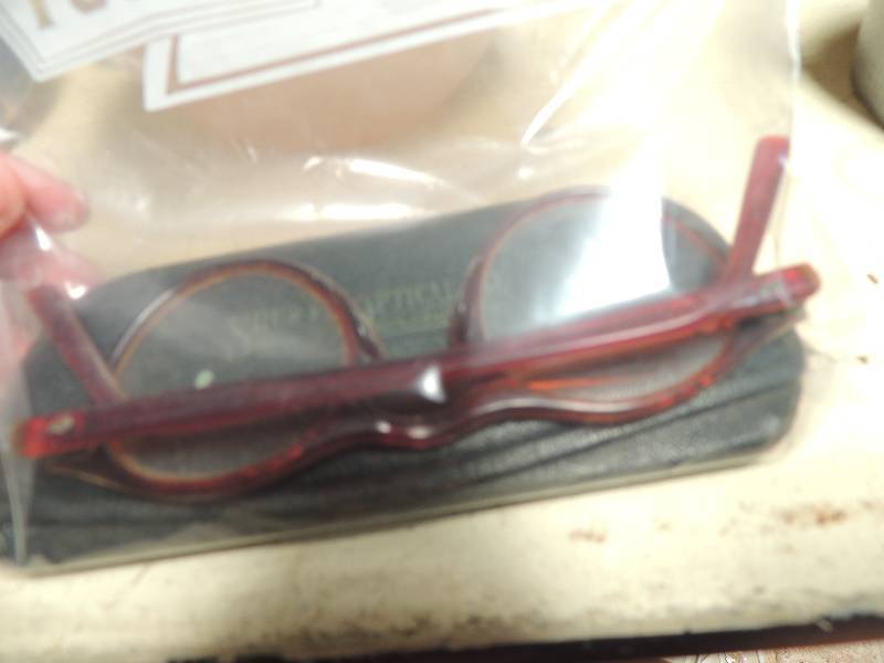 lot 240 image: Surefit eyeglasses Optical company