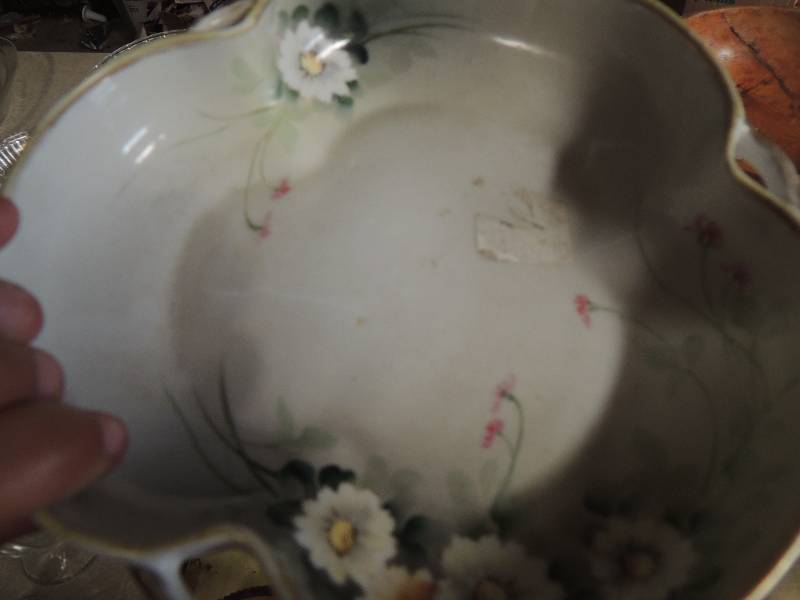 lot 573 image: 1 large 1 smal lampshade