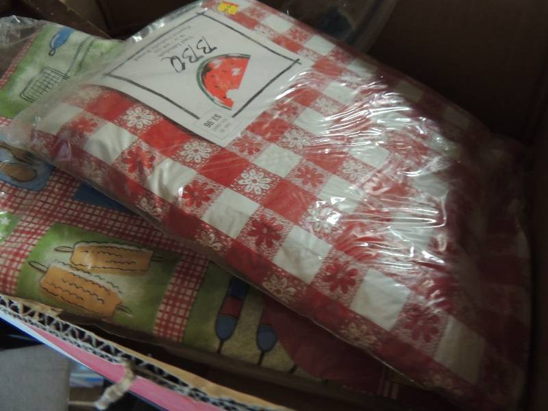 lot 578 image: Vinyl tablecloth cover and more