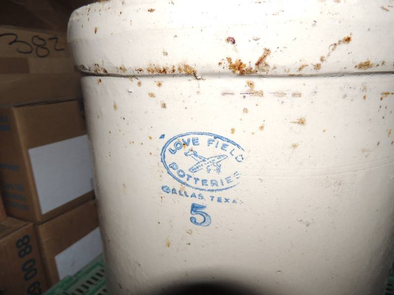 lot 581 image: Large Pottery CROCK  - LOVE FIELD POTTERIES  5