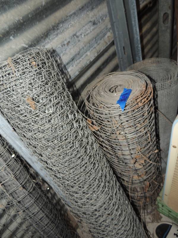 lot 584 image: 4 Rolls of chicken wire