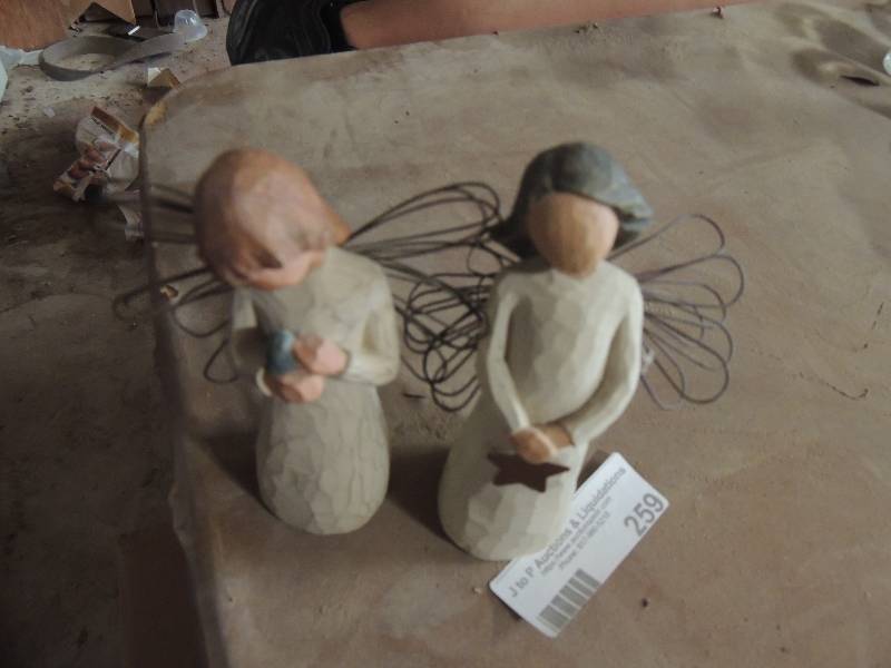 lot 259 image: 2 WILLOW TREE Angels Demdico 2000