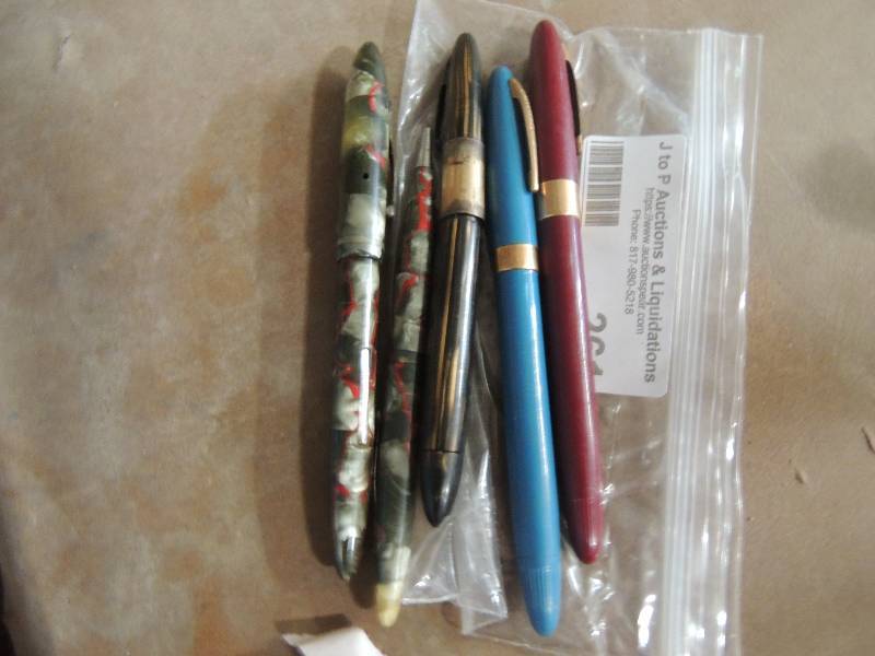 lot 261 image: 5 Fountain pens