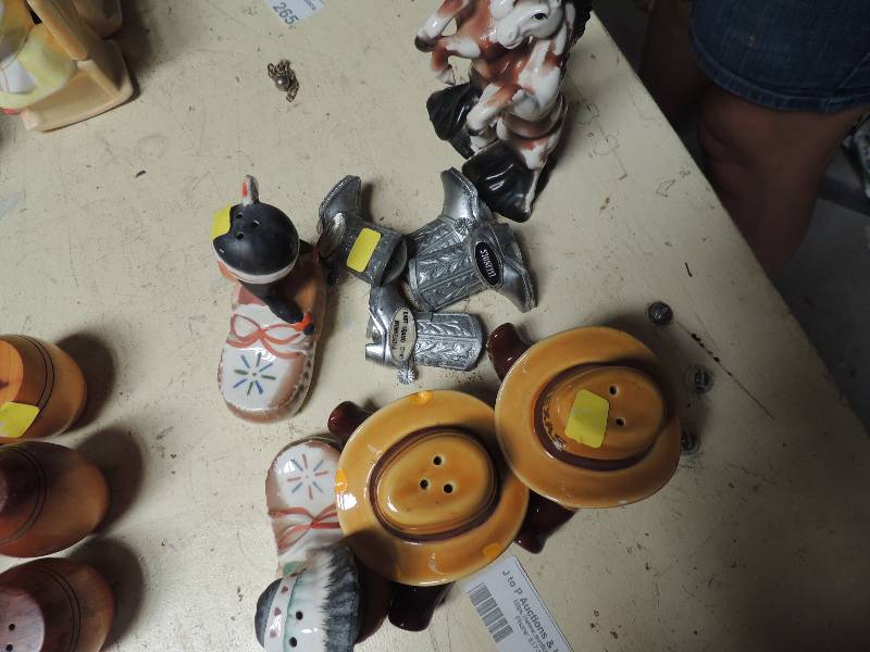 lot 262 image: S&P shakers x 5