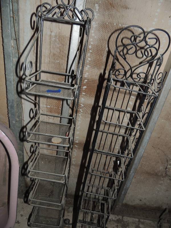 lot 589 image: 2 metal stands