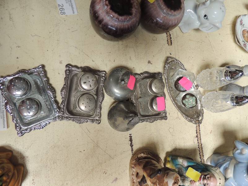 lot 267 image: S&P shakers x 7