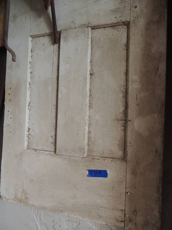 lot 602 image: Vintage door