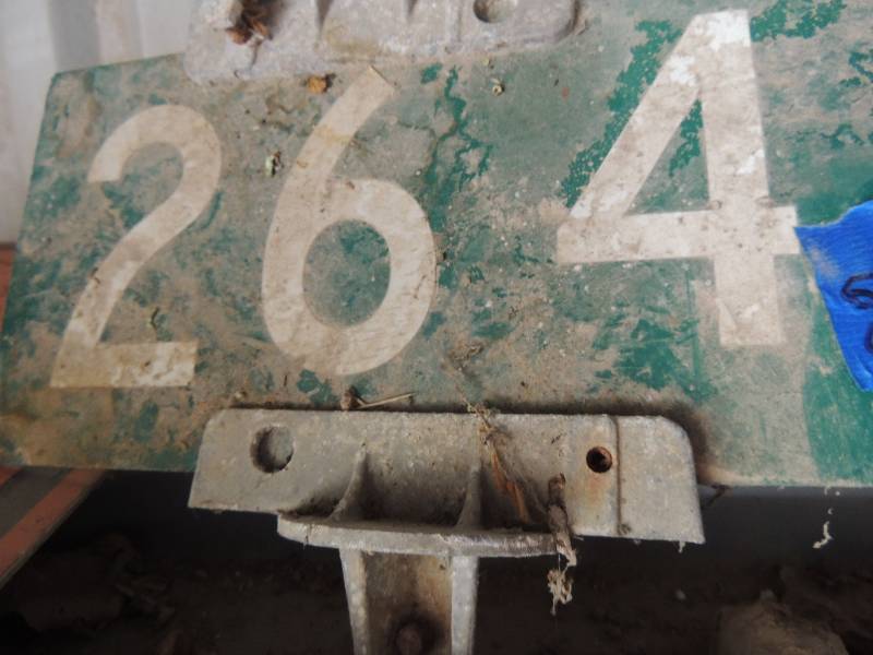 lot 608 image: 264 signs
