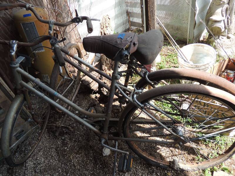 lot 640 image: 2 OAKWOOD BIKES