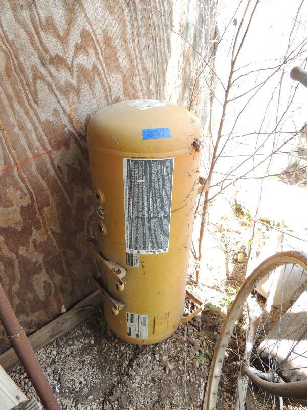 lot 637 image: tank compressor tank