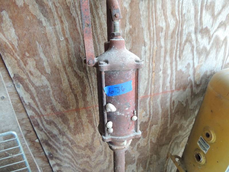 lot 636 image: Vintage water pump