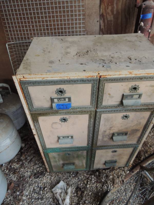 lot 634 image: Vintage 6 drawer file  LOCKED, OPEN ON BACKSIDE