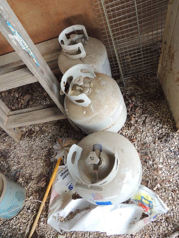 lot 633 image: 3x propane tank 1 is full
