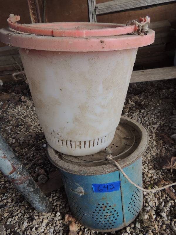 lot 642 image: 2 minnow buckets