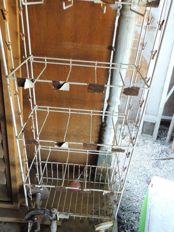 lot 625 image: 6 shelf white cabinet with 3 hand carved squash