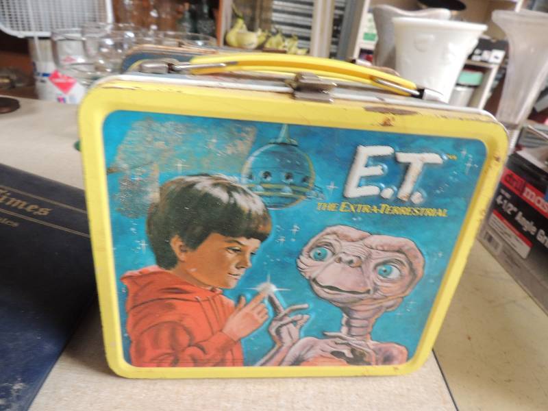 lot 278 image: 3 lunch boxes - Six million dollar man, ET (WITH THERMOS) and Monopoly