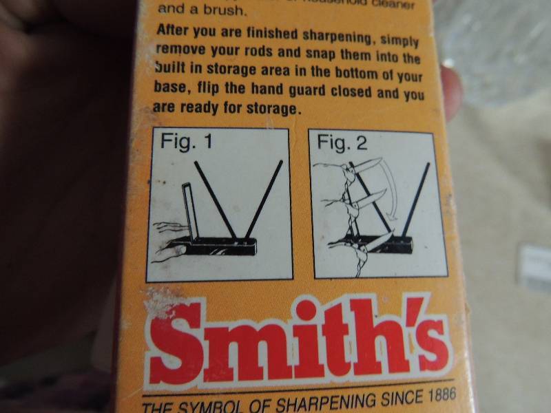 lot 287 image: Smith Brand ceramic shapening rods