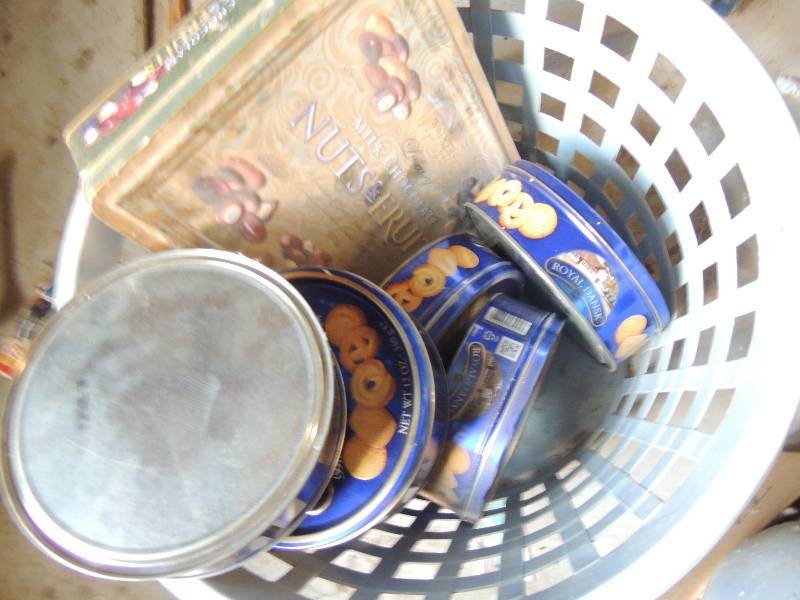 lot 658 image: Misc. tins