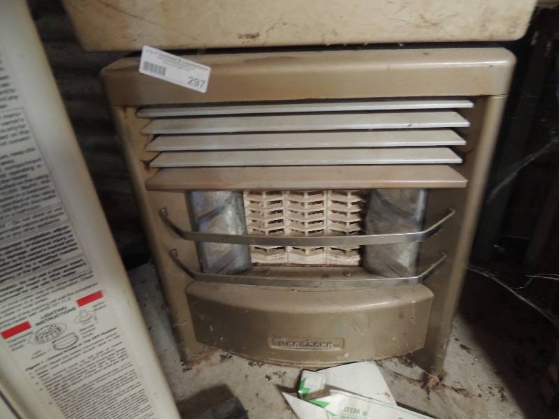 lot 297 image: Deerborn heater,  VanGuard heater and cat crate