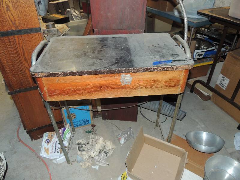 lot 663 image: Lighted sewing table with 2 drawers