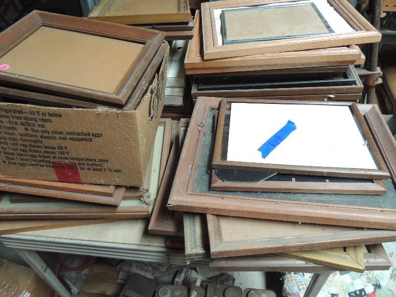 lot 679 image: Various picture frames 5x7  8x10 11x14 and more