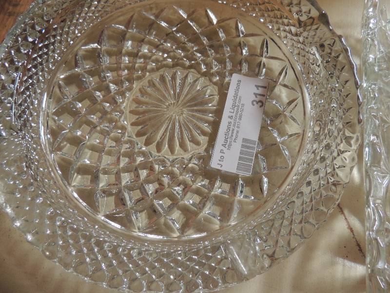 lot 311 image: Serving tray, ashtray and heart shaped glass figurines