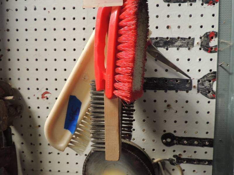lot 695 image: Wire brushes,  7 12 saw blades