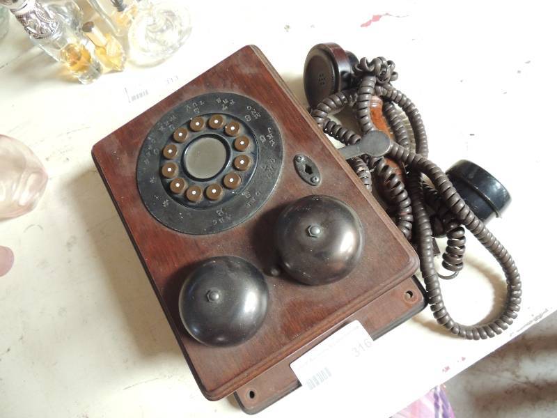 lot 316 image: Reproduction of crank phone (soft touch)