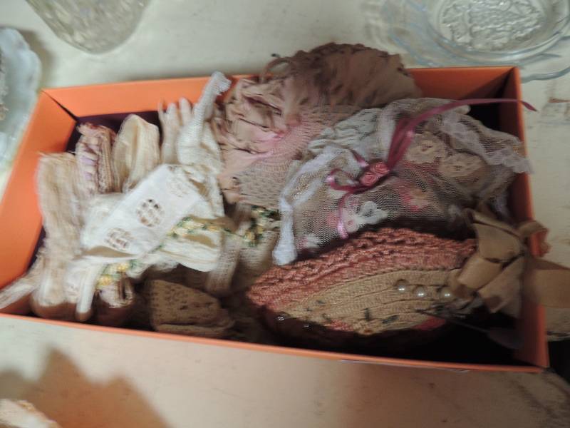lot 320 image: lot of vintage lace and pin cushions