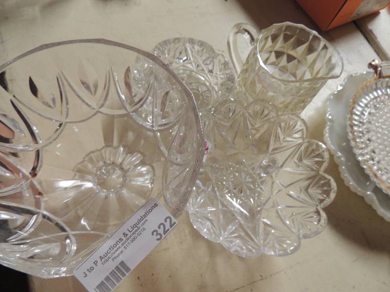 lot 322 image: 3 bowls and one cup