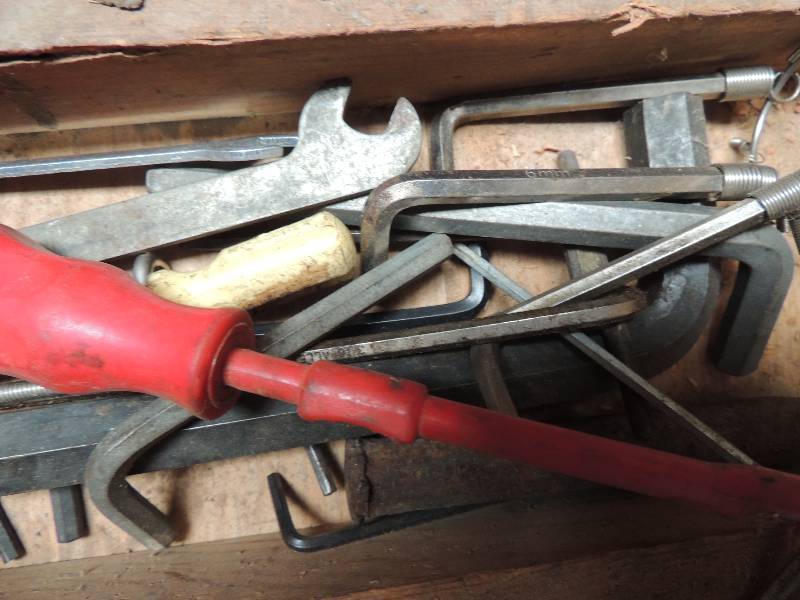 lot 705 image: Allen wrenches