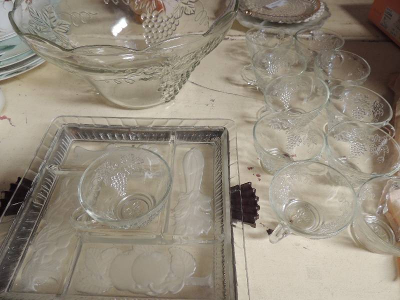 lot 324 image: 10 grape design punch cups with matching punch bowl and platter