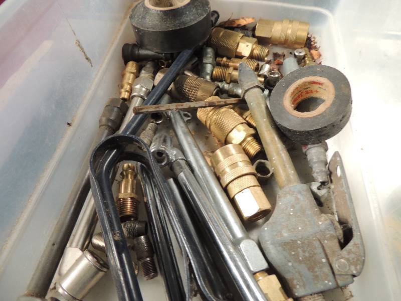 lot 719 image: Pneumatic connectors,  tire guages