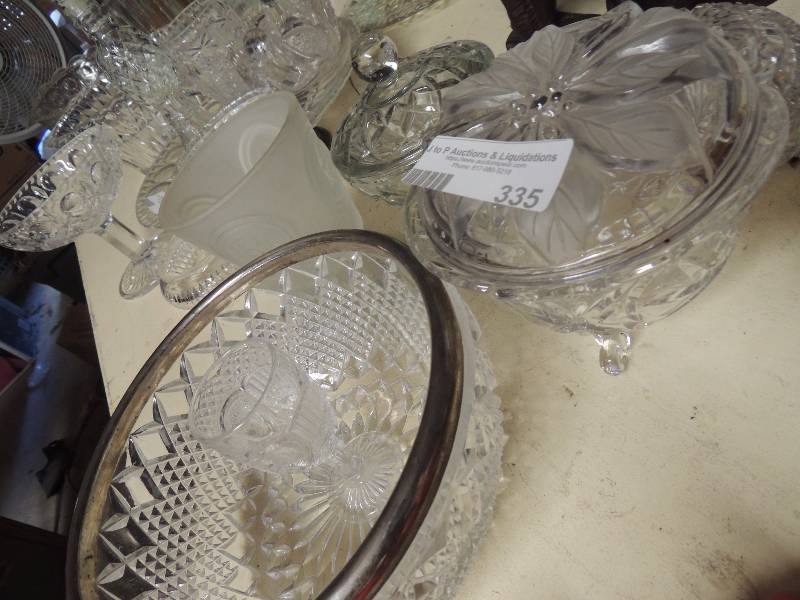 lot 335 image: Crystal bowl with silver trim and flower leaf crystal bowl