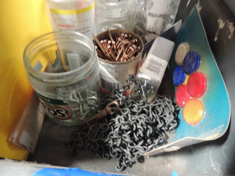 lot 724 image: Washers, nails and screws Oh My
