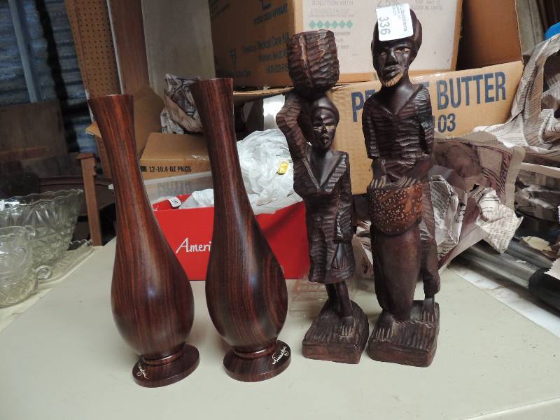 lot 336 image: 2 african wooden figures and 2 wooden vases from Nicaragua
